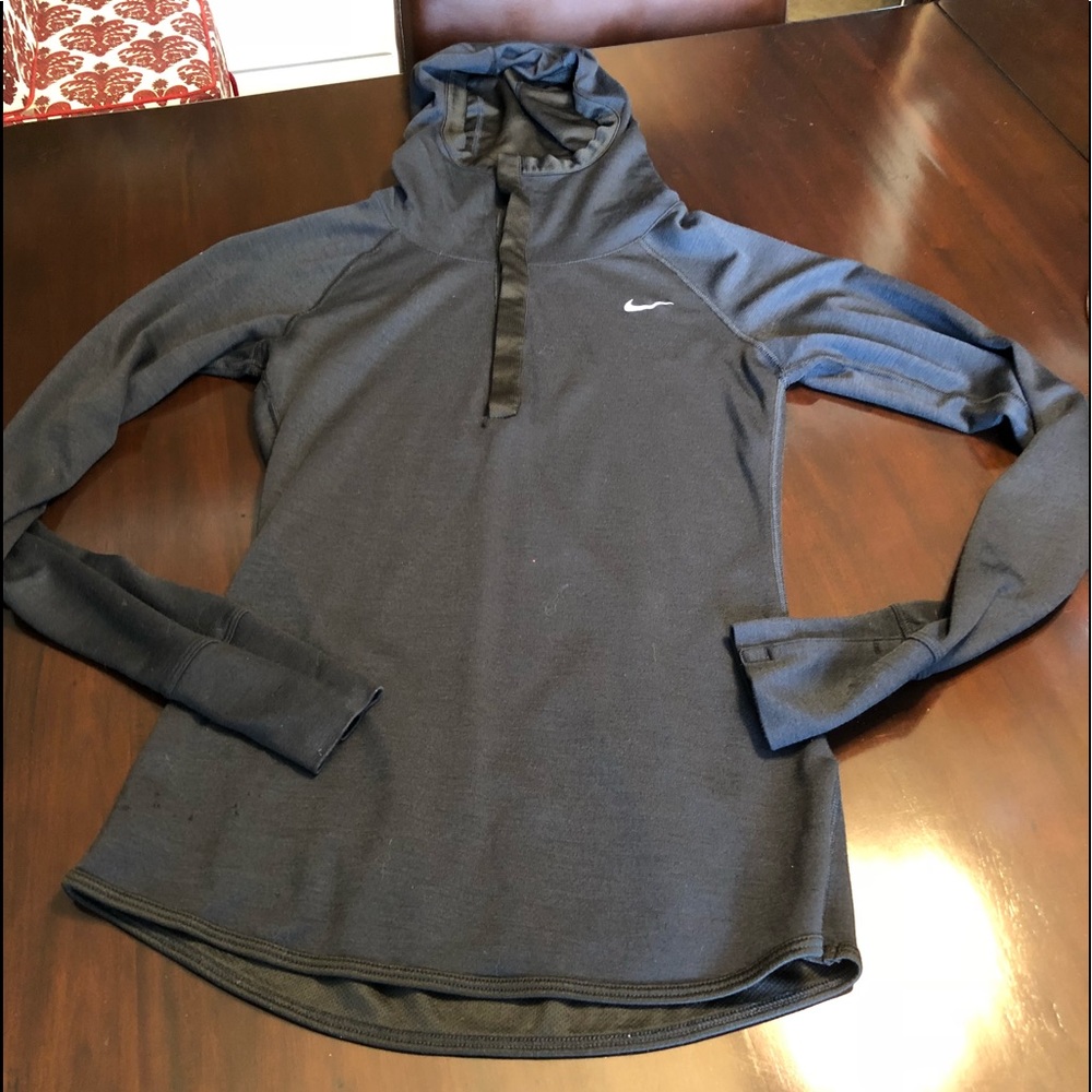 Women’s long sleeve pullover hoodie